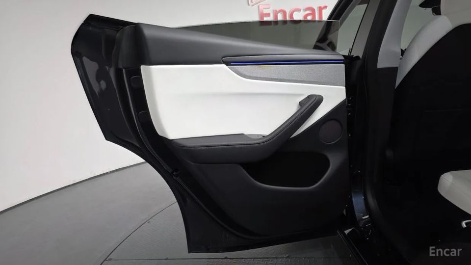 Tesla model-y