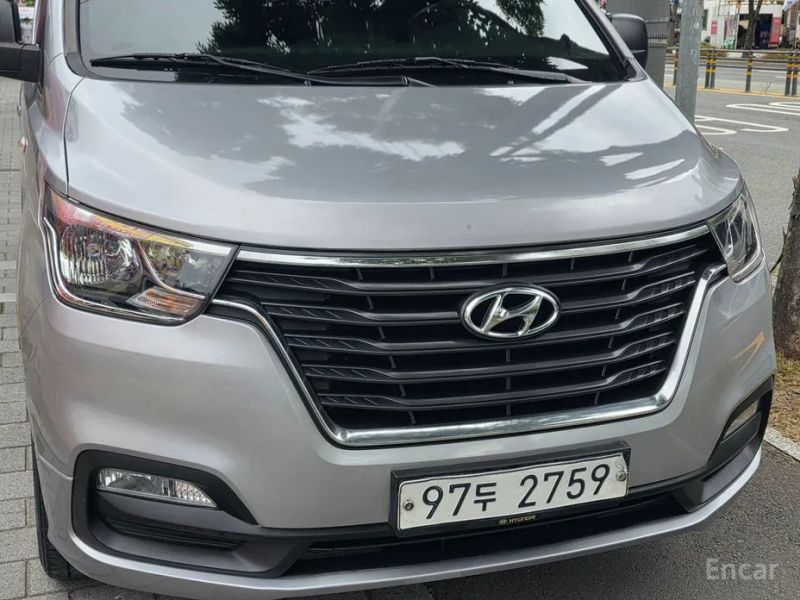 Hyundai Starex
