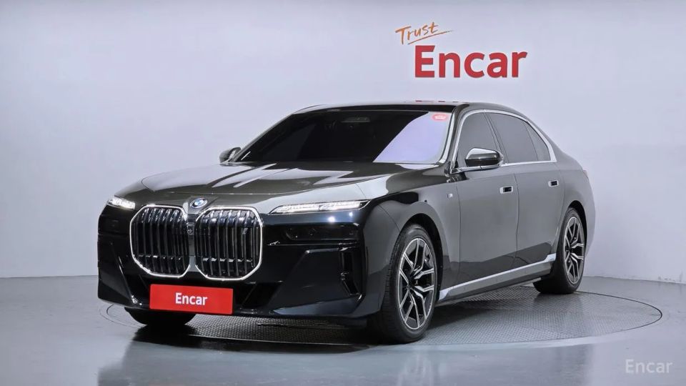 BMW i7