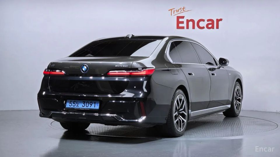 BMW i7