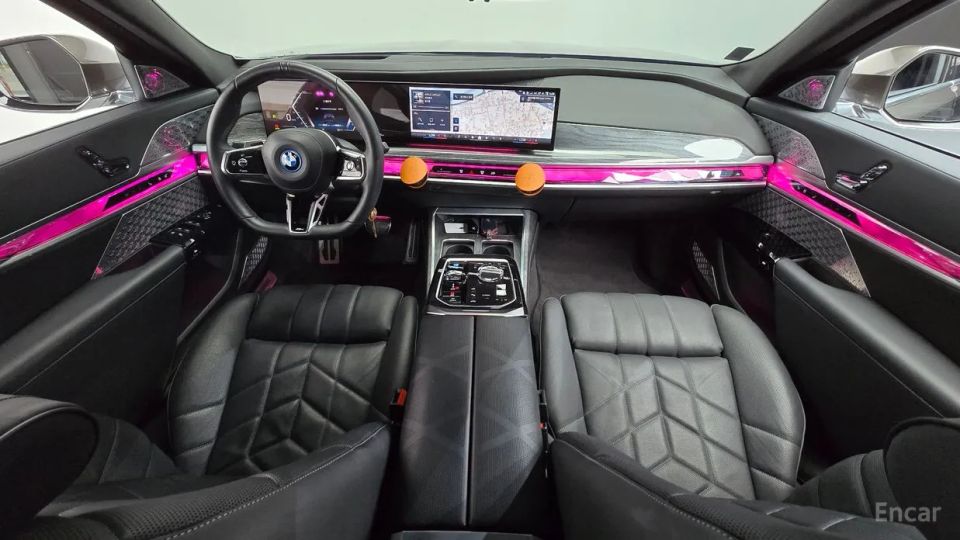 BMW i7