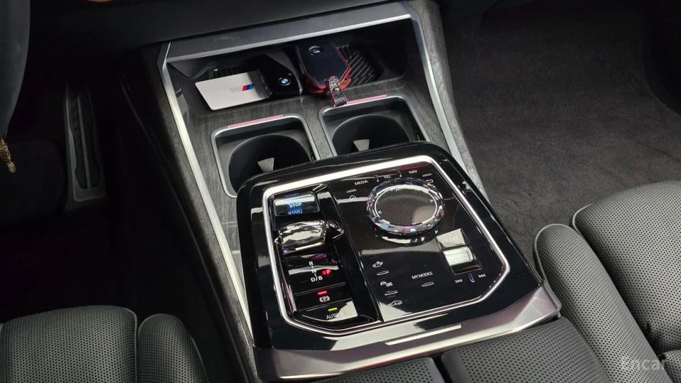 BMW i7
