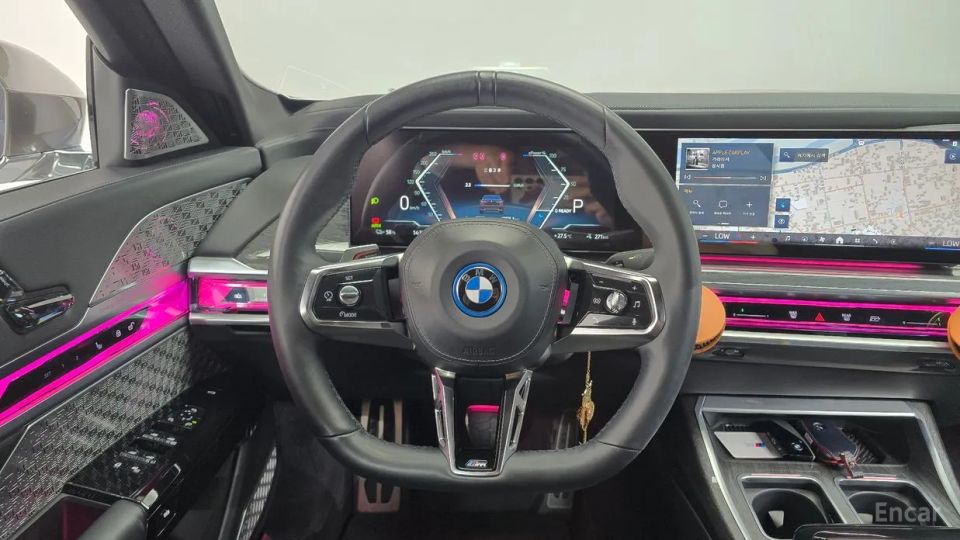 BMW i7