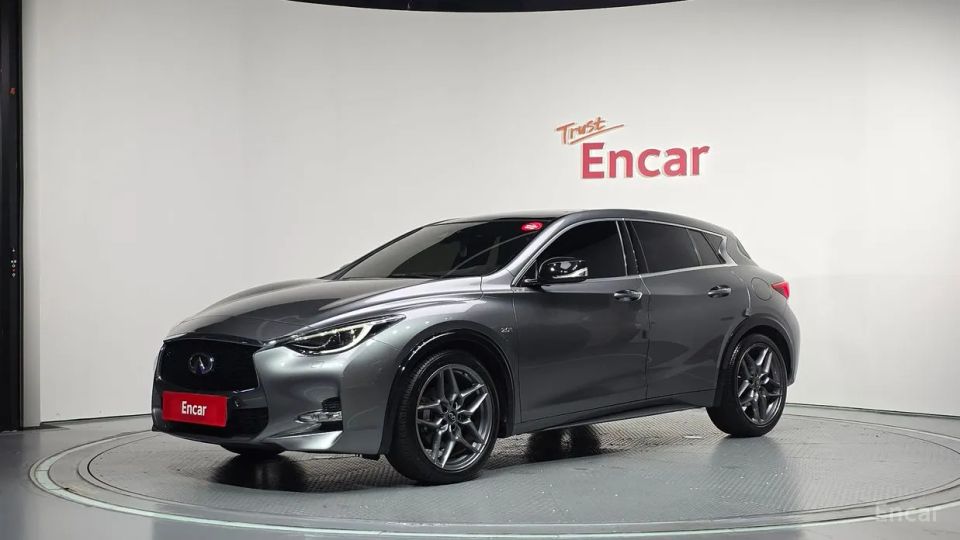 Infiniti Q30