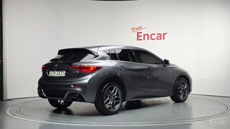 Infiniti Q30