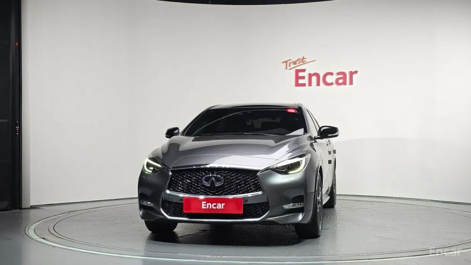 Infiniti Q30