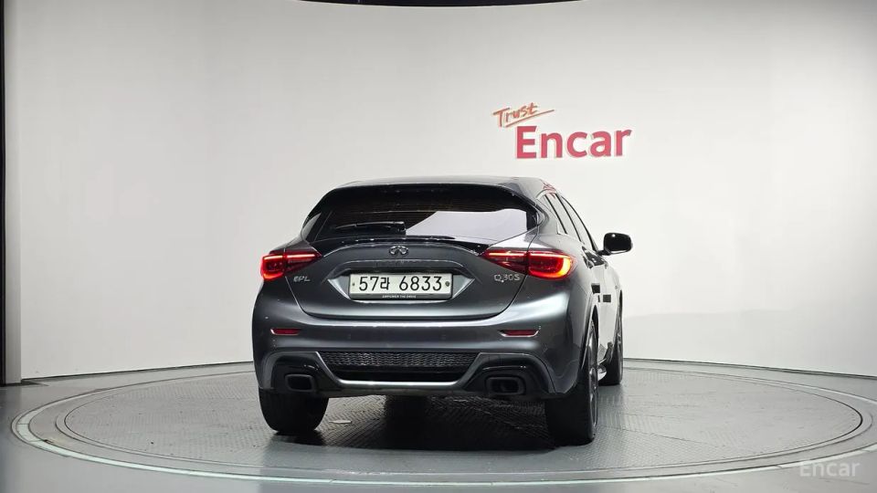 Infiniti Q30