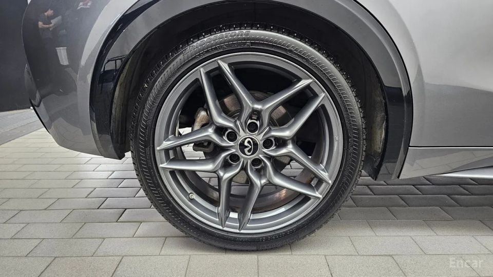 Infiniti Q30