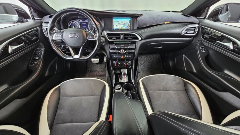 Infiniti Q30