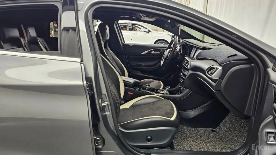 Infiniti Q30