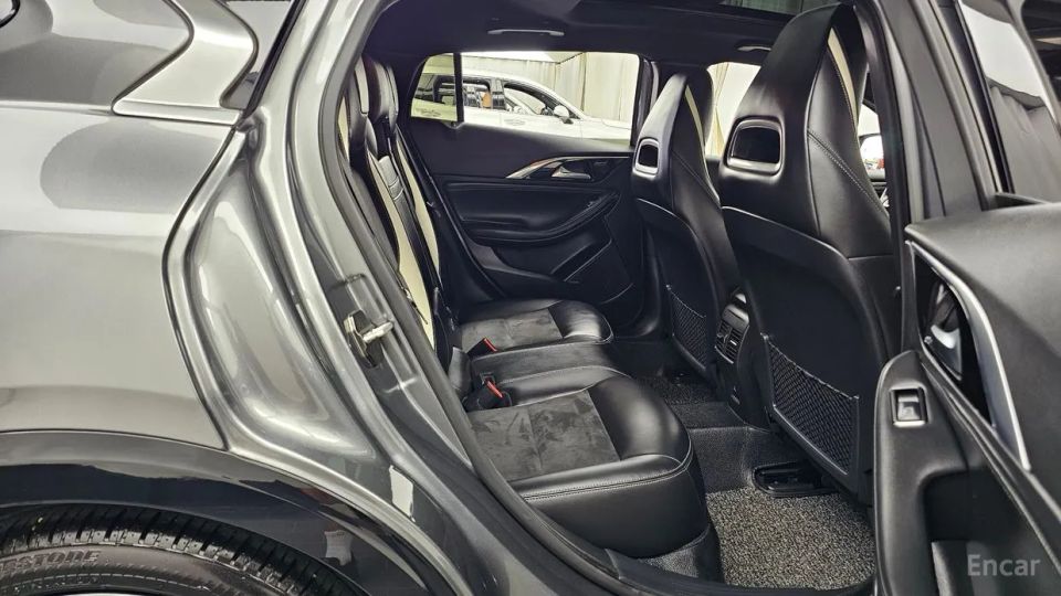 Infiniti Q30