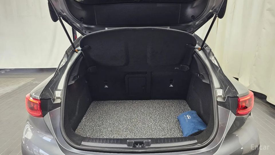 Infiniti Q30