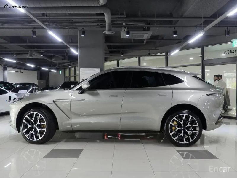 Astonmartin DBX