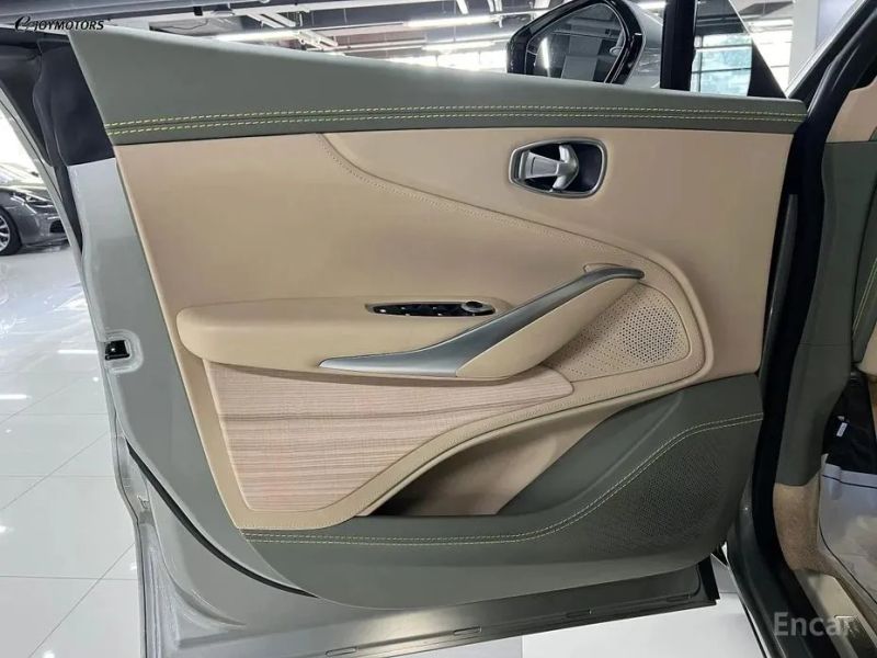 Astonmartin DBX