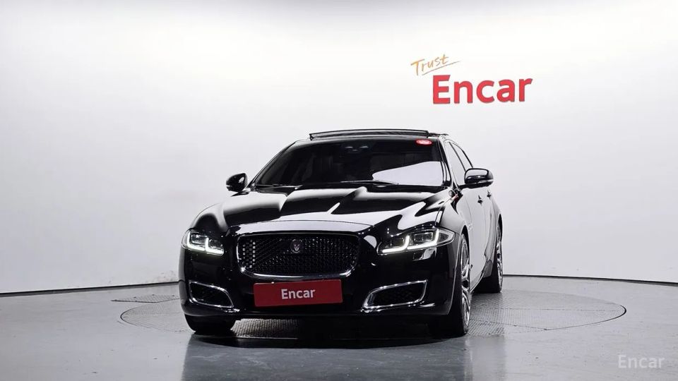 Jaguar XJ