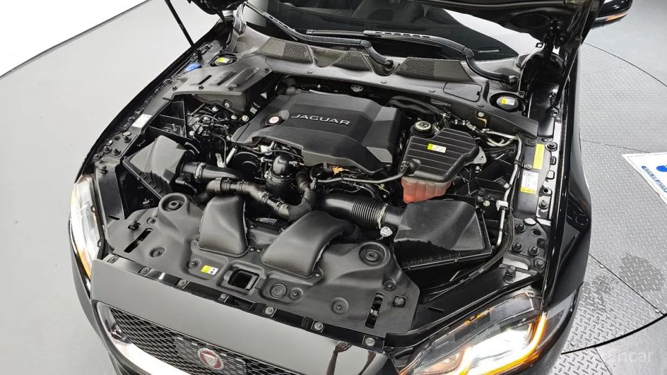 Jaguar XJ
