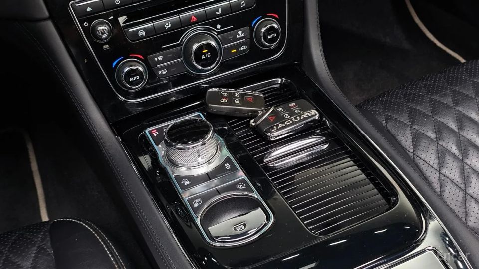 Jaguar XJ