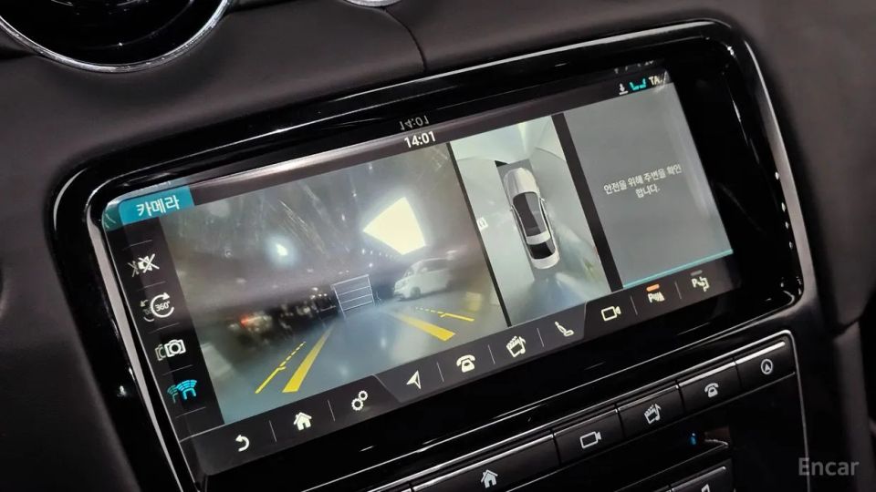 Jaguar XJ