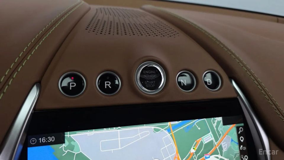 Astonmartin DBX