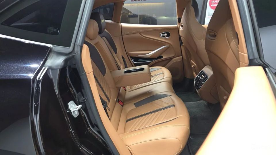 Astonmartin DBX