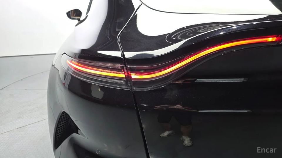 Astonmartin DBX