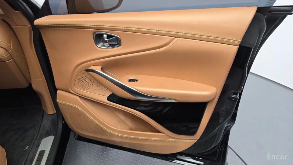 Astonmartin DBX