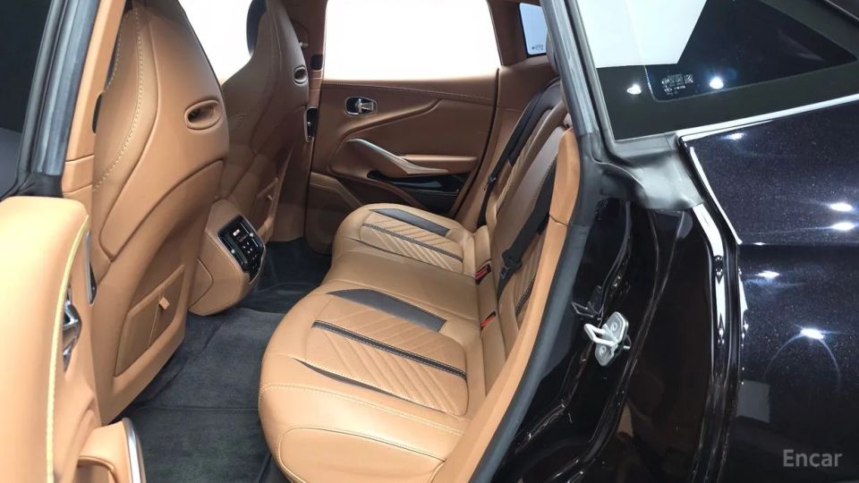 Astonmartin DBX
