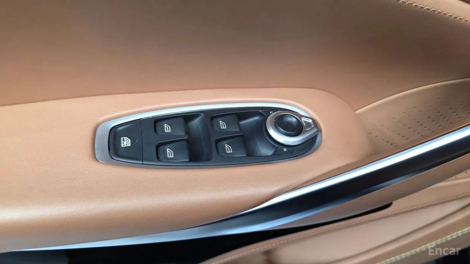 Astonmartin DBX
