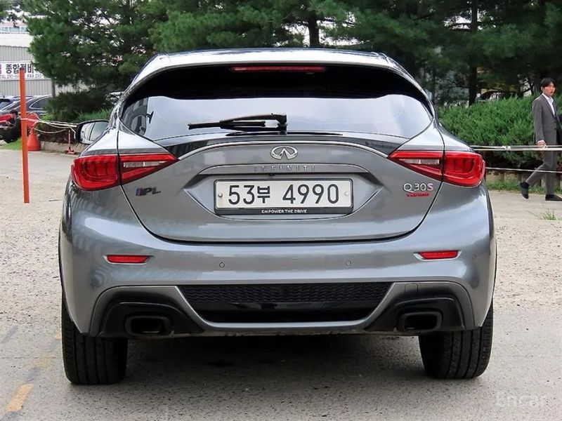 Infiniti Q30