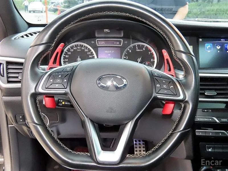 Infiniti Q30