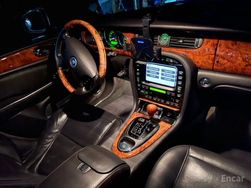 Jaguar XJ