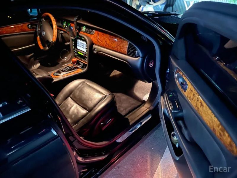 Jaguar XJ