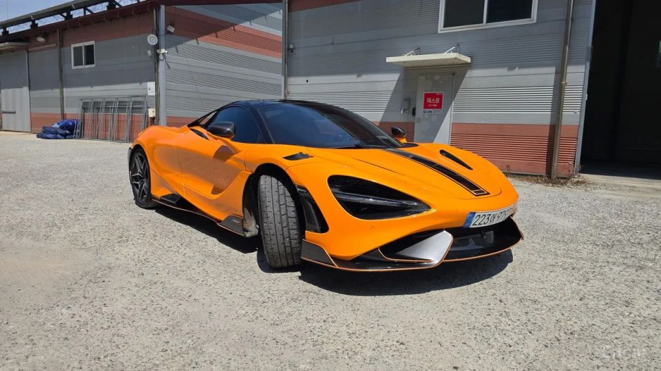 Mclaren 765LT