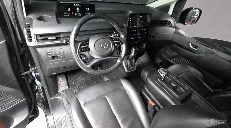 Hyundai Staria