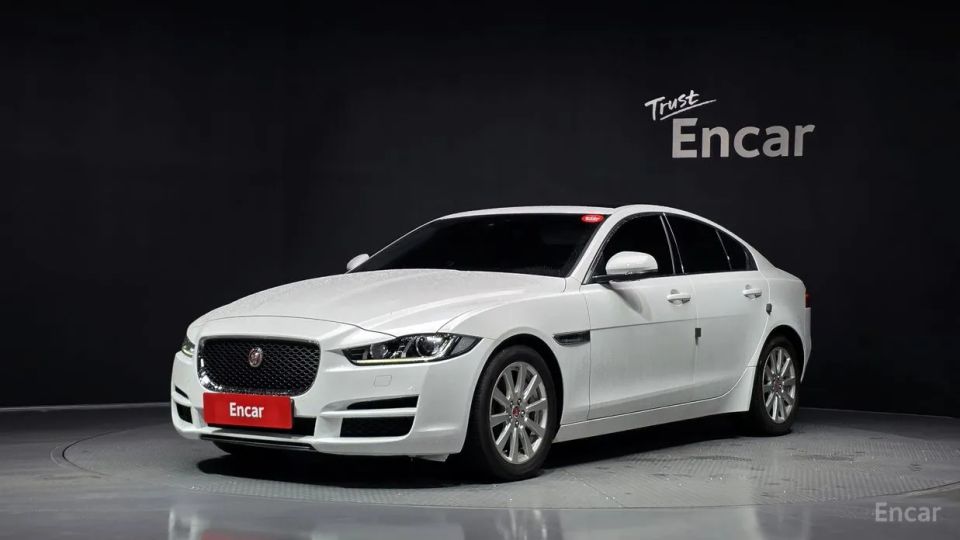 Jaguar XE