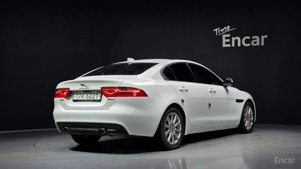 Jaguar XE