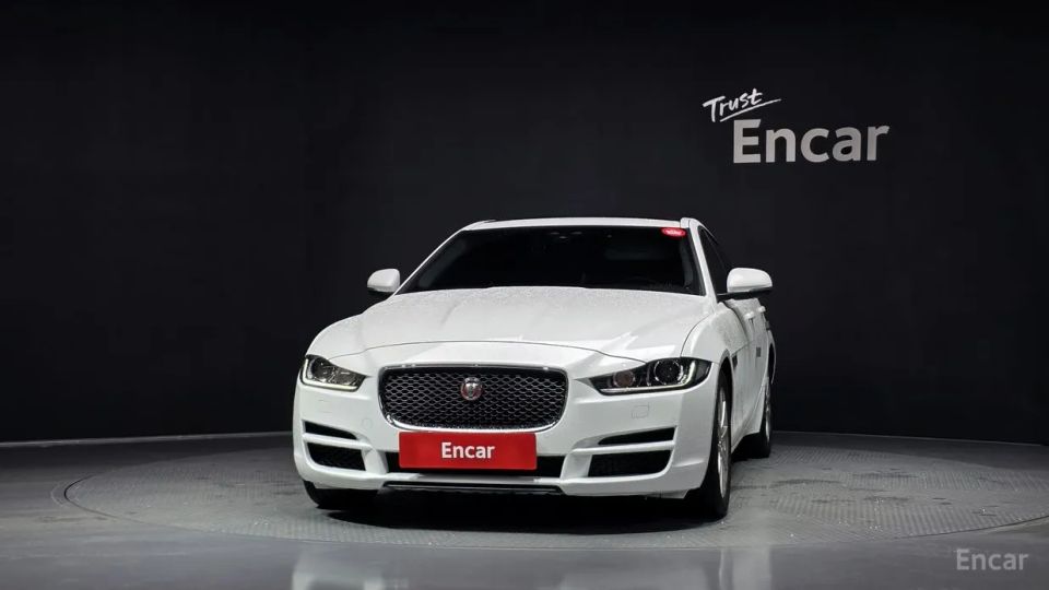 Jaguar XE