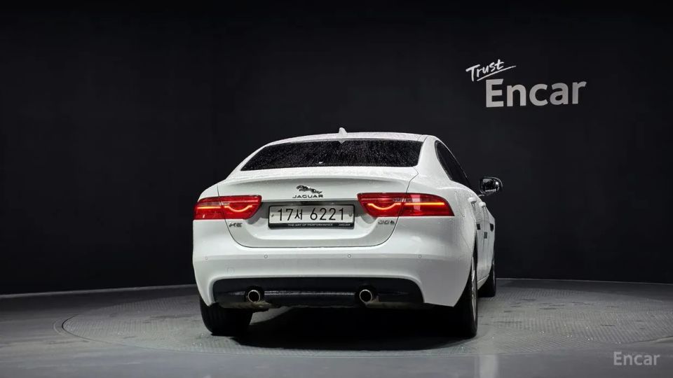 Jaguar XE