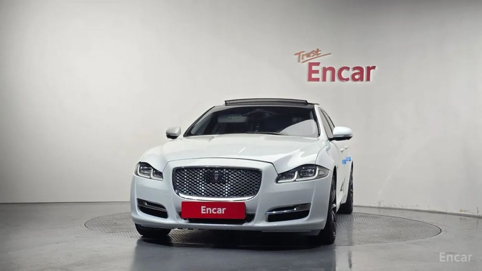 Jaguar XJ