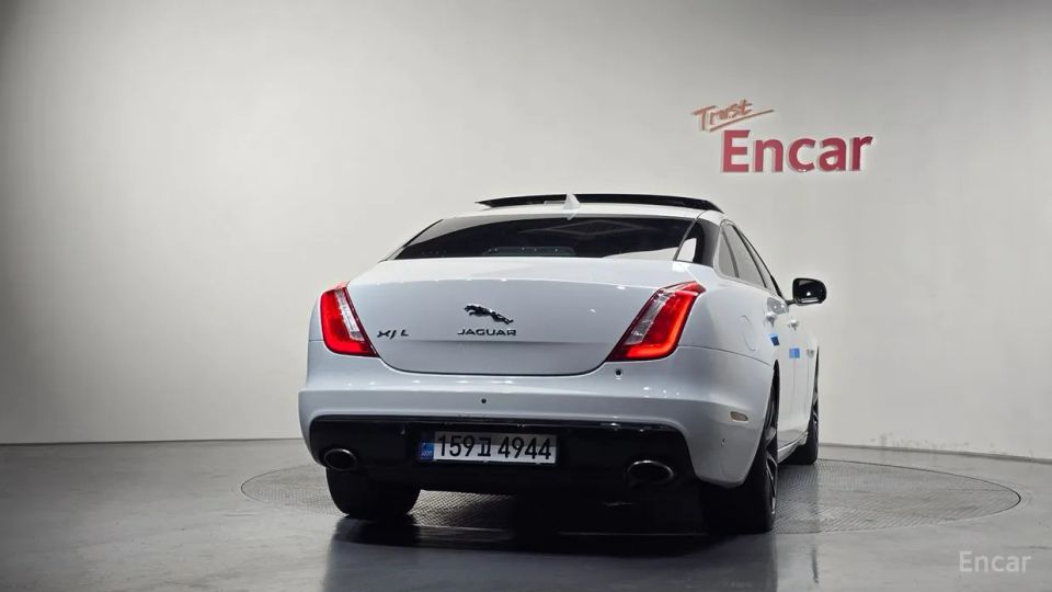 Jaguar XJ