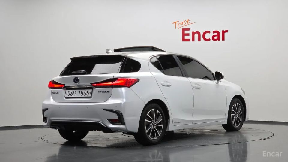 Lexus CT200h