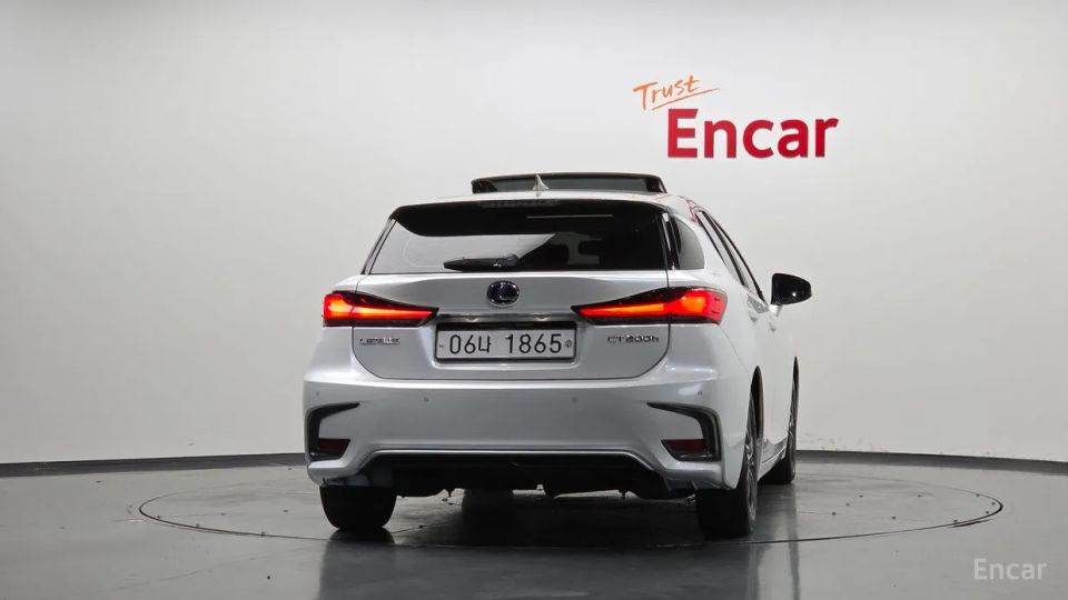 Lexus CT200h