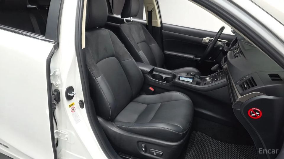 Lexus CT200h