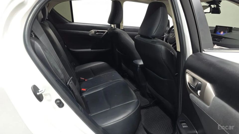 Lexus CT200h