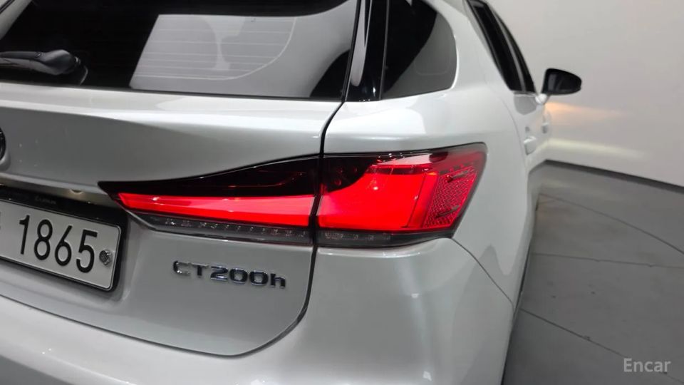 Lexus CT200h