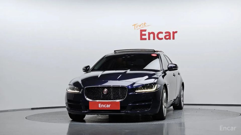 Jaguar XE