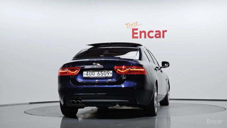 Jaguar XE