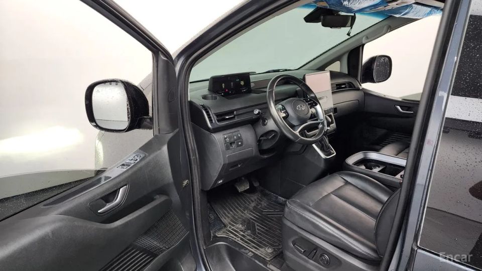 Hyundai Staria