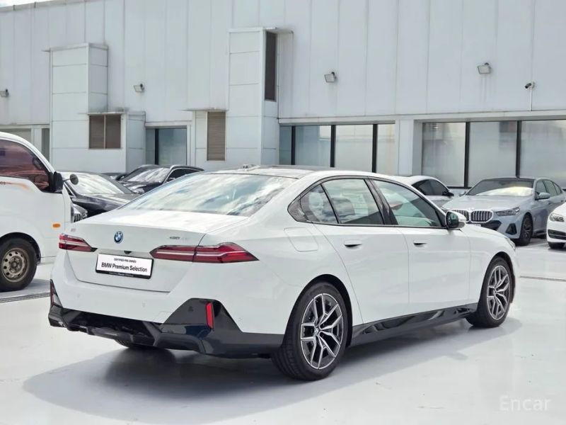 BMW i5