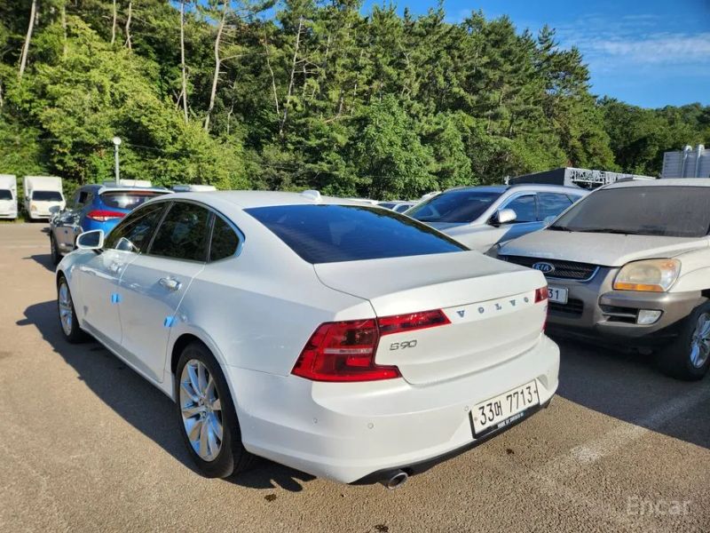 Volvo S90